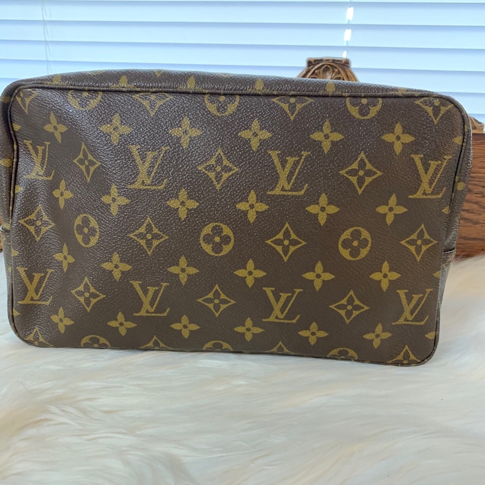 Authentic Louis Vuitton Trousse 28